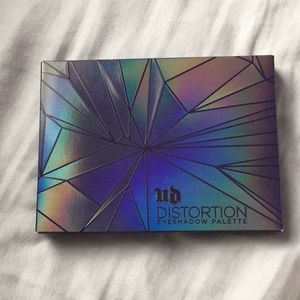 Urban Decay Distortion Eyeshadow Palette